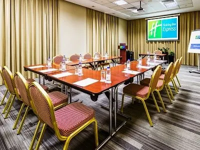Holiday Inn Express Dubai, Jumeirah By Ihg Hotel Dubai